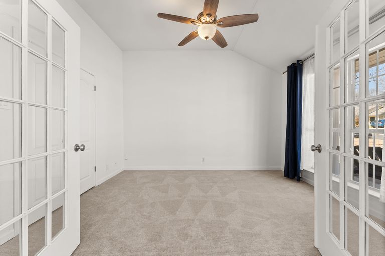 17-web-or-mls-2301-fuzz-fairway-12.jpg