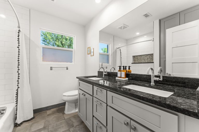 17-web-or-mls-2602-gettysburg-dr-(8-of-25).jpg