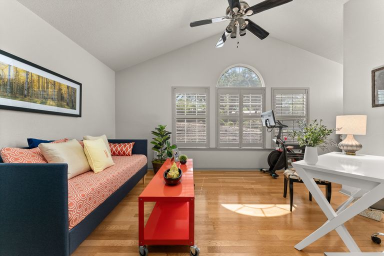 17-web-or-mls-4002-shoal-creek-blvd-b-(3-of-25).jpg