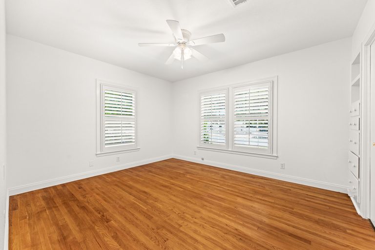 17-web-or-mls-5401-shoal-creek-blvd-12.jpg