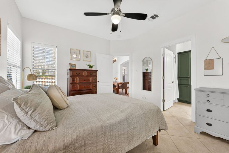 17-web-or-mls-6801-beckett-rd-114r-(9-of-28).jpg