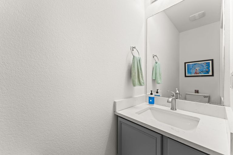 17-web-or-mls-6812-walkup-ln-1.jpg