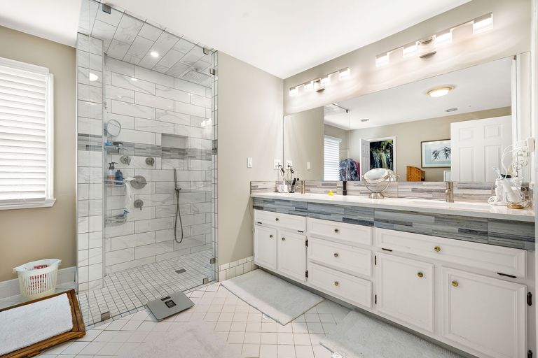 17-web-or-mls-7-inwood-cir-020625-131.jpg