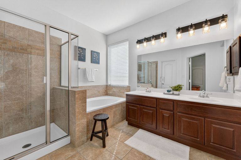 17-web-or-mls-7504-moon-rock-rd-(3-of-4).jpg