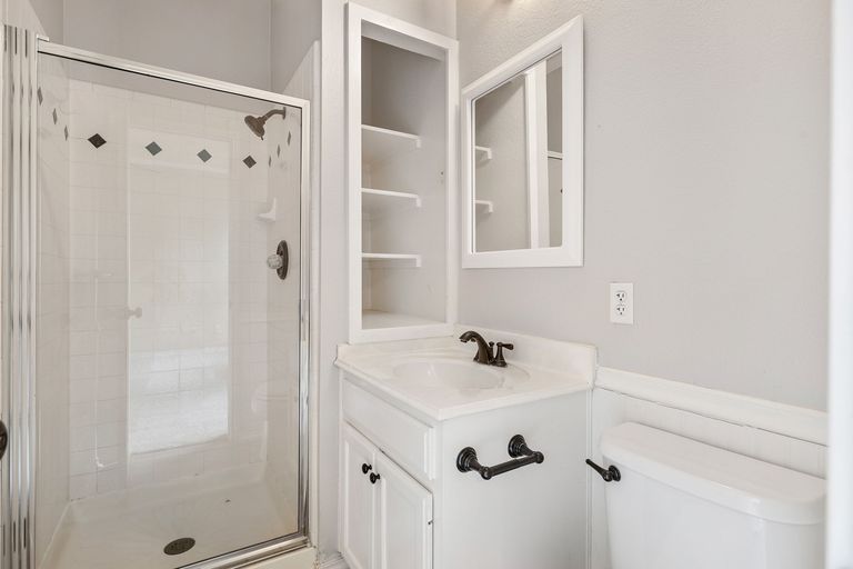 17-web-or-mls-8410-cambria-dr-kcp-042425---89.jpg