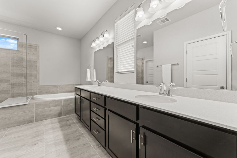 17-web-or-mls-9104-moonstone-dr-15.jpg