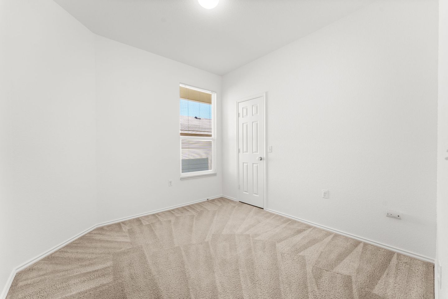 17-web-or-mls-9217-southwick-dr-16-1741818269.jpg
