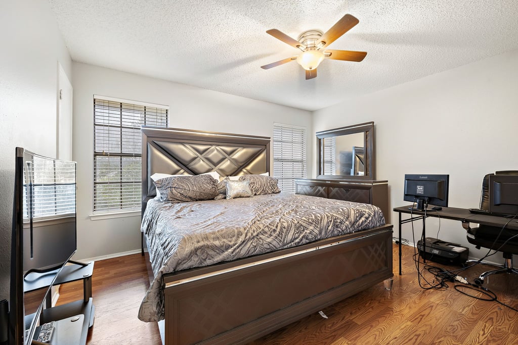 18-custom-8400-jamestown-dr,-204-kcp-122123---2.jpg