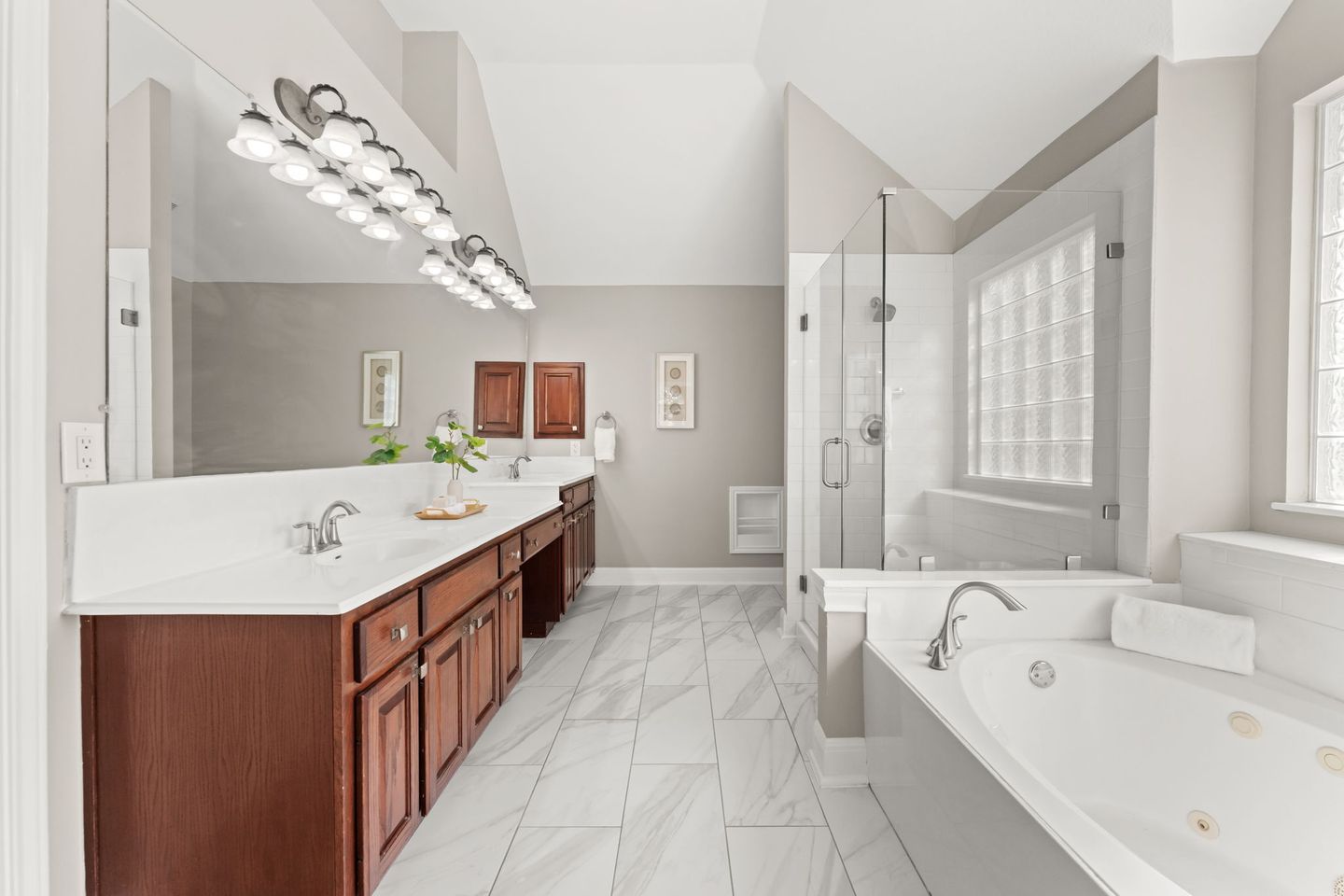 18-web-or-mls-11204-gorham-glen-ct-27.jpg