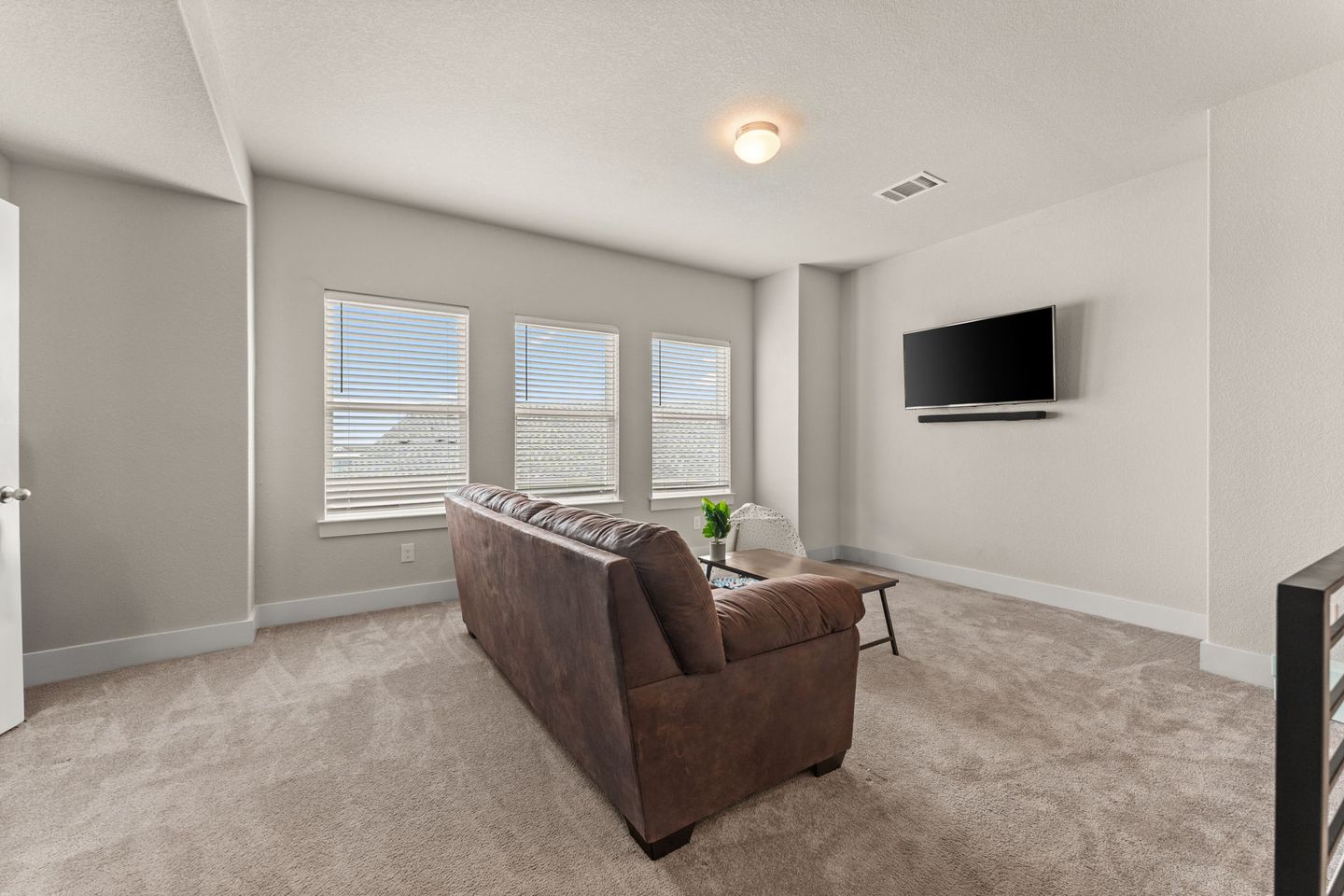 18-web-or-mls-11320-charger-wy-8.jpg