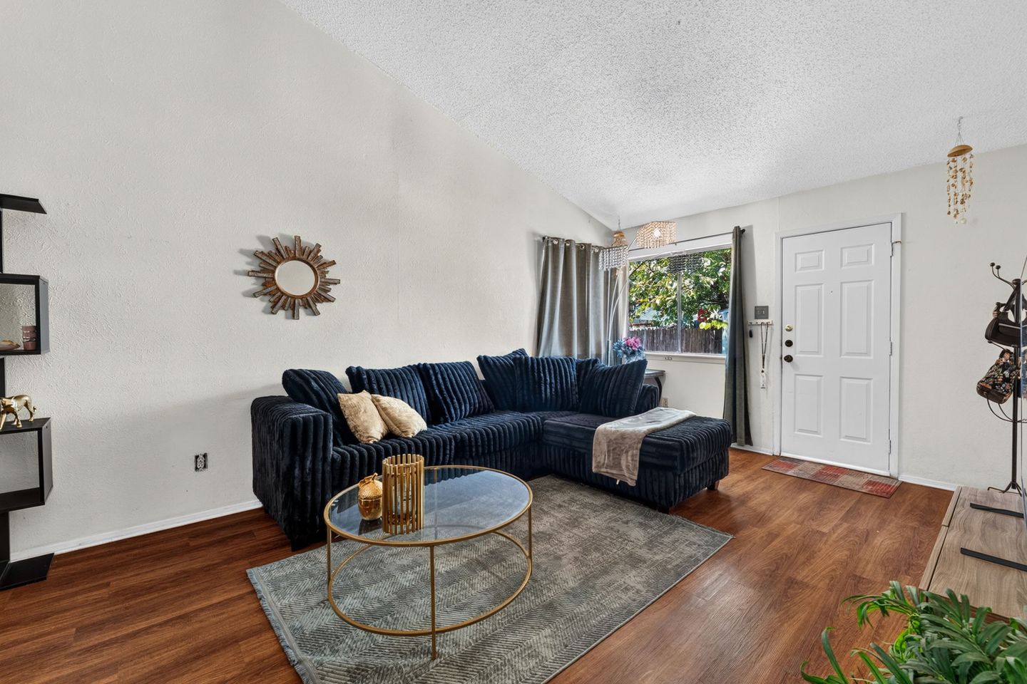 18-web-or-mls-1404-w-braker-ln-a-and-b-(18-of-25).jpg