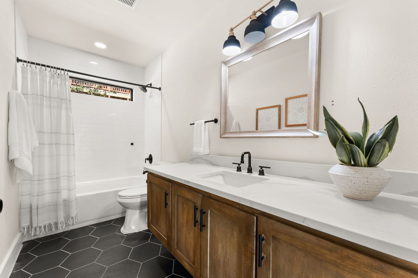 18-web-or-mls-1604-cedar-ave-(14-of-25).jpg