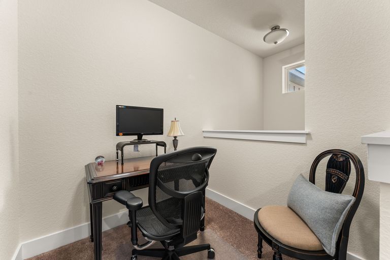 18-web-or-mls-1717-roseburg-dr-15.jpg
