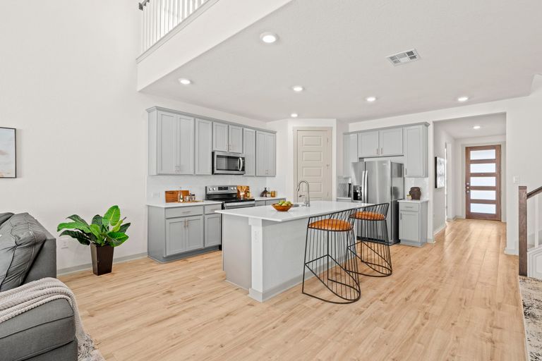 18-web-or-mls-221-indian-shoal-dr.jpg