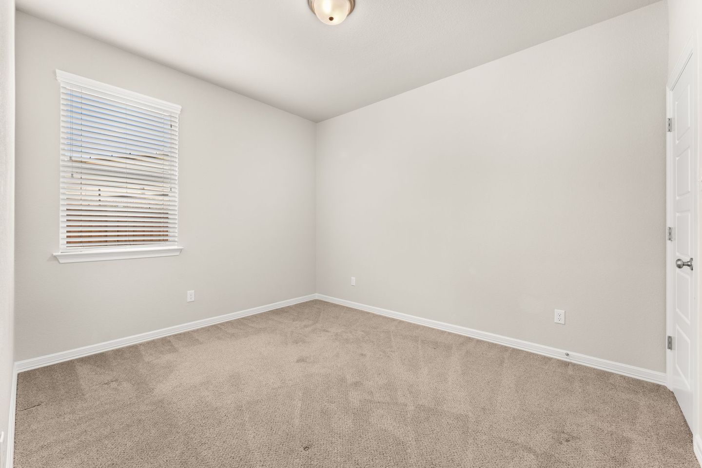 18-web-or-mls-2306-dillon-pond-ln-b-3.jpg