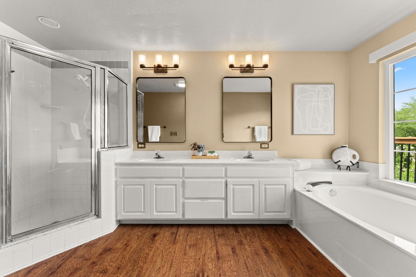18-web-or-mls-558-peterson-ln-16.jpg