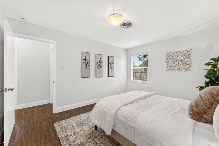 18-web-or-mls-7711-watson-st-b-(19-of-25).jpg