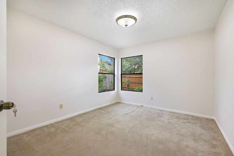 18-web-or-mls-8302-mendota-cove-kcp-081325---39.jpg