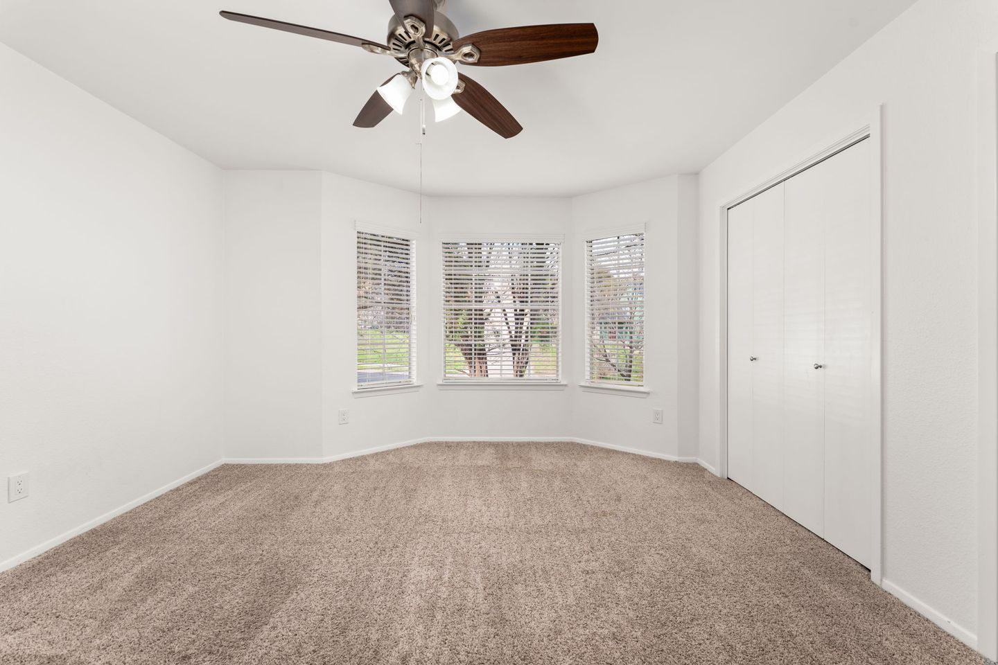 18-web-or-mls-8409-spring-valley-dr-8.jpg