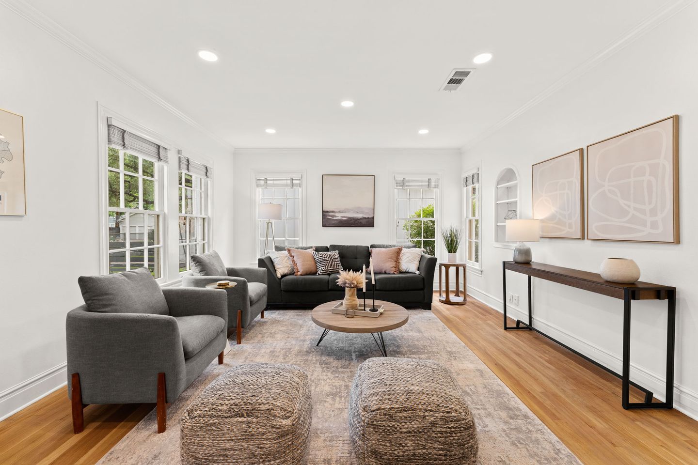 181644be-3-web-or-mls-1703-w-31st-st-12-of-26.jpg