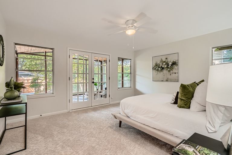 19-primary-bedroom.jpg