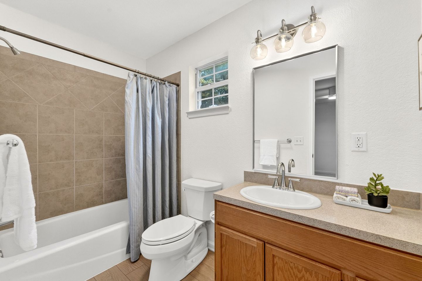 19-web-or-mls-1010-louise-st-(19-of-46).jpg