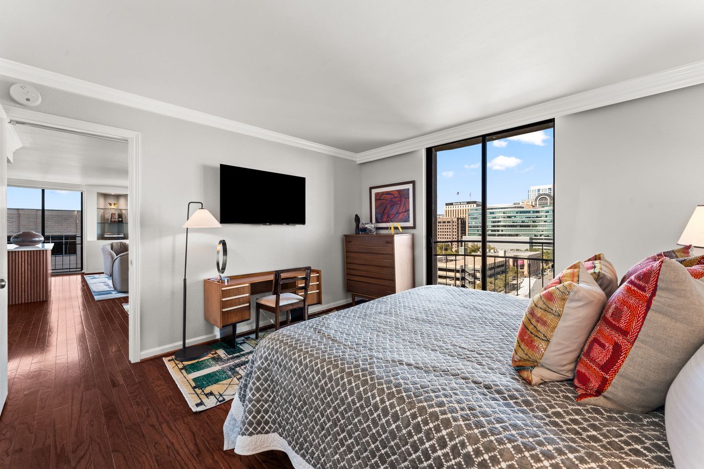 19-web-or-mls-1122-colorado-st-1202-18.jpg