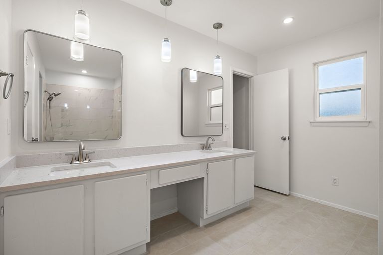 19-web-or-mls-11608-tanglebriar-trail-kcp-090226---56.jpg