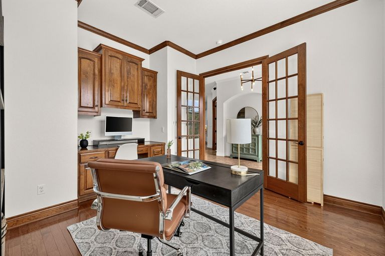 19-web-or-mls-201-canyon-vista-ln-(15-of-37).jpg