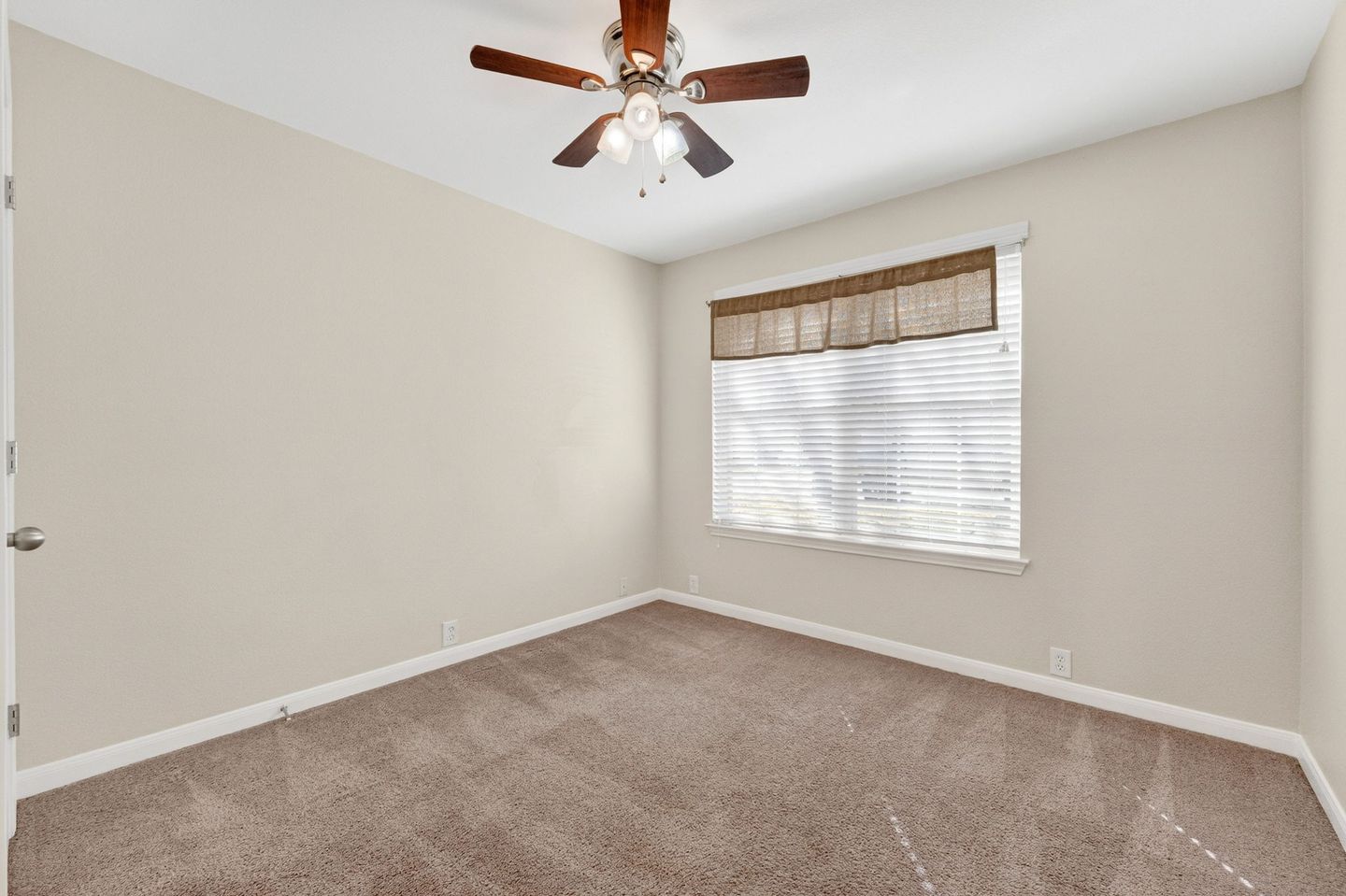 19-web-or-mls-2210-john-tee-dr-(4-of-30)-1771454078.jpg