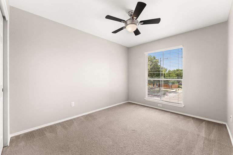 19-web-or-mls-2500-wilma-rudolph-rd-19.jpg