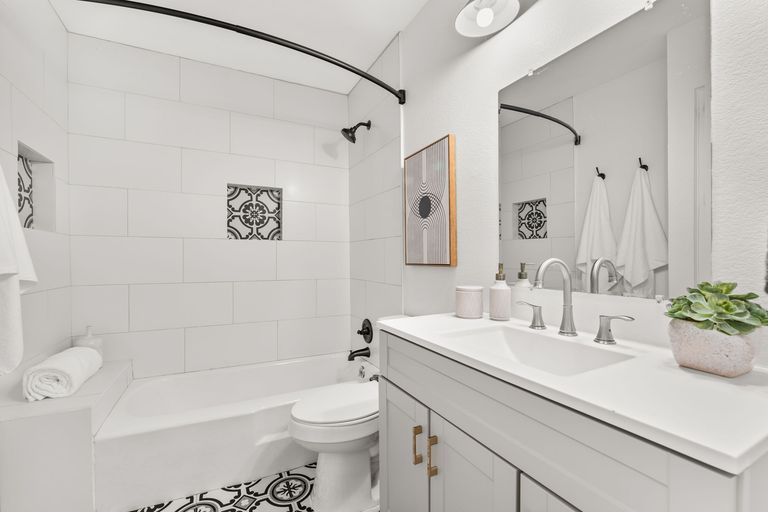 19-web-or-mls-2705-ashdale-dr-(3-of-26).jpg