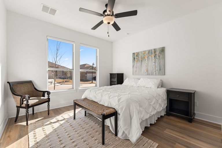19-web-or-mls-3234-amore-way-(1-of-30).jpg