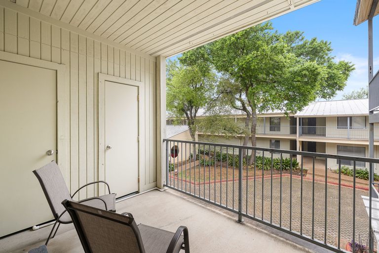 19-web-or-mls-3840-far-w-blvd-221-kcp-032725---115.jpg