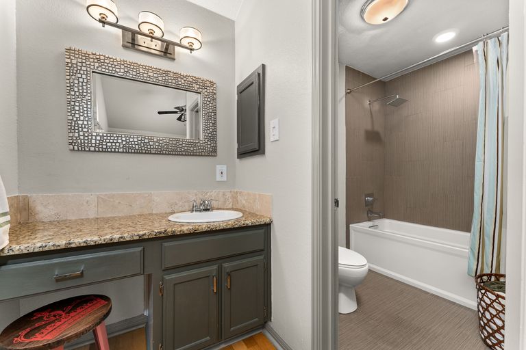 19-web-or-mls-4002-shoal-creek-blvd-b-(1-of-25).jpg