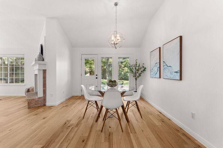 19-web-or-mls-5900-savin-hill-ct-18.jpg