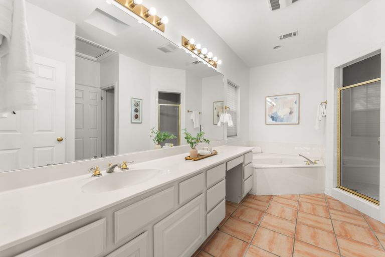 19-web-or-mls-5913-northwest-pl-22-1748297636.jpg