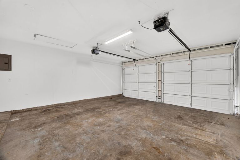 19-web-or-mls-6913-la-salle-dr-(19-of-25).jpg