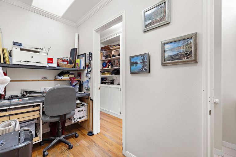 19-web-or-mls-7-inwood-cir-020625-143.jpg