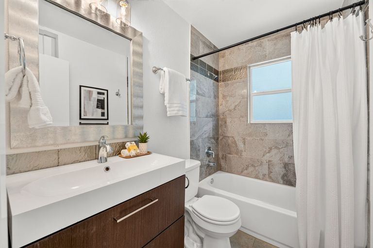19-web-or-mls-7711-watson-st-b-(20-of-25).jpg
