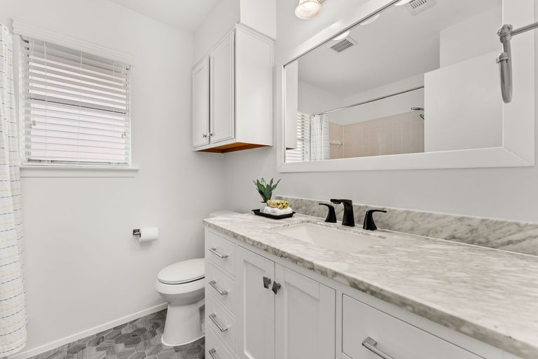 19-web-or-mls-8409-spring-valley-dr-9.jpg