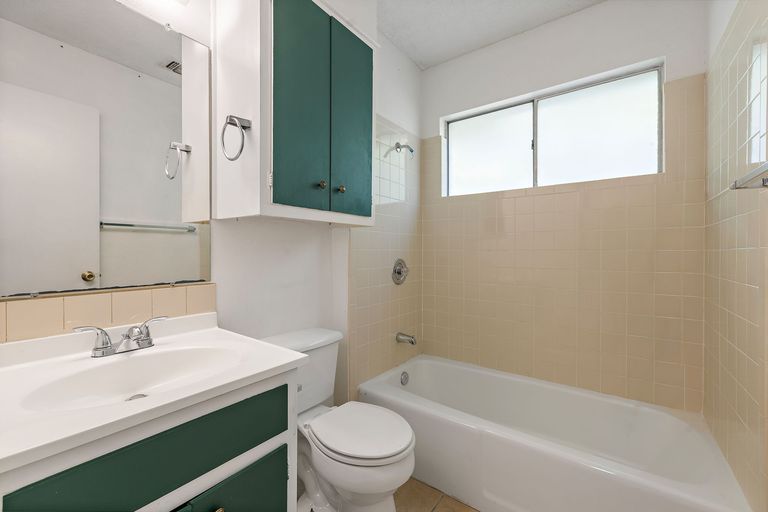 19-web-or-mls-8802-westover-club-dr-kcp-091725---8.jpg