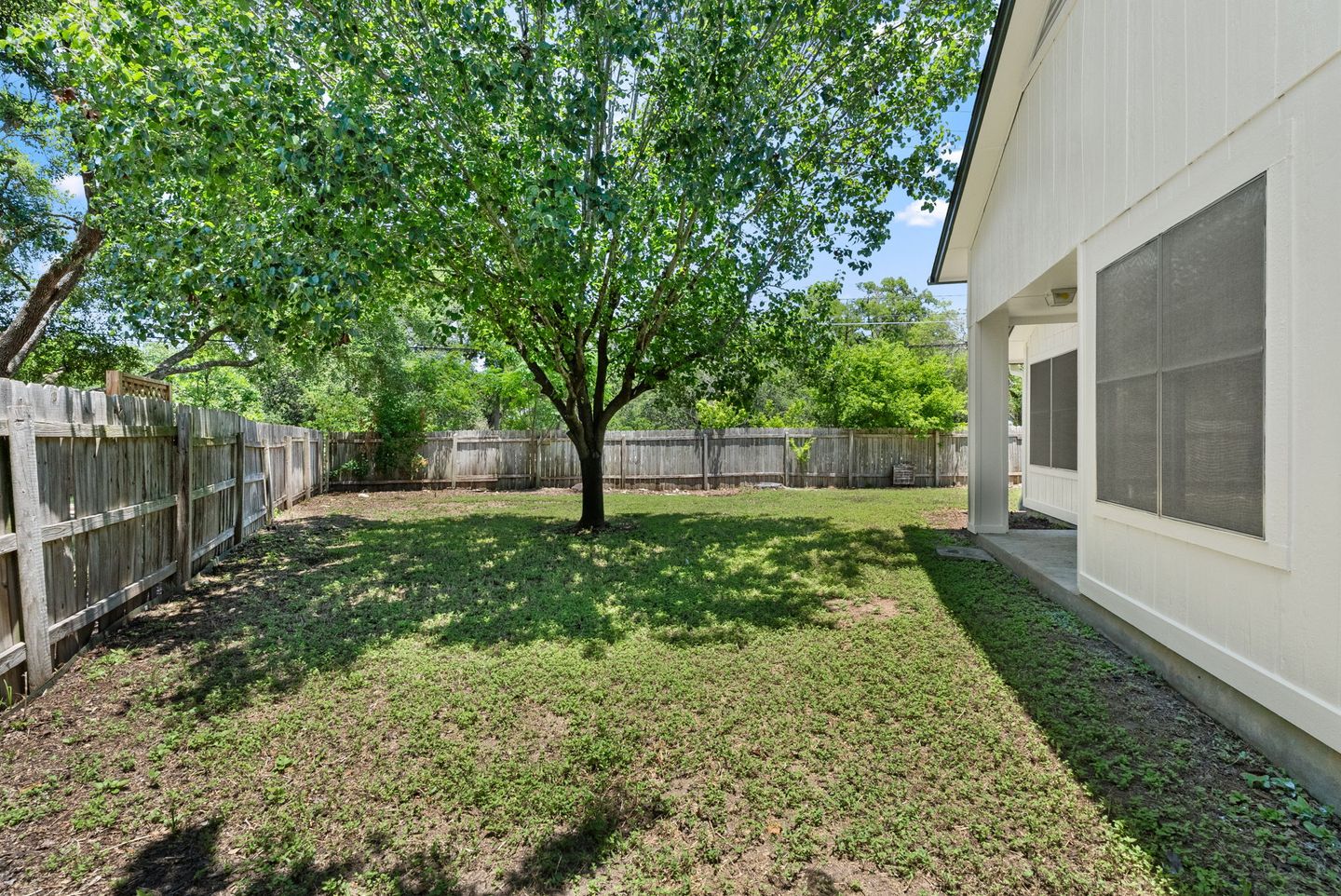19-web-or-mls-8900-creekmont-cove-(17-of-21).jpg