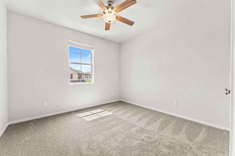 19-web-or-mls-9104-moonstone-dr-17.jpg