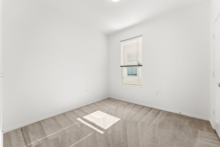 19-web-or-mls-9217-southwick-dr-15-1741818272.jpg