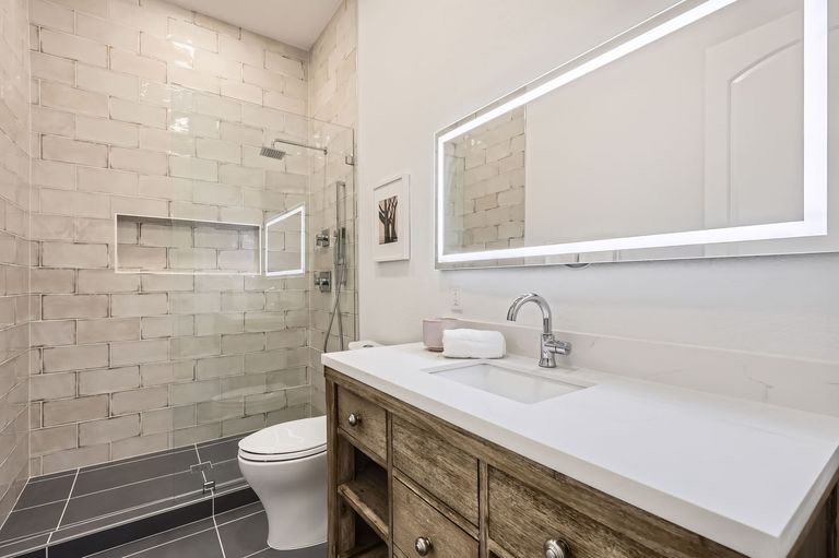 1900-lakecliff-hills-ln---web-quality---020---22-bathroom.jpg
