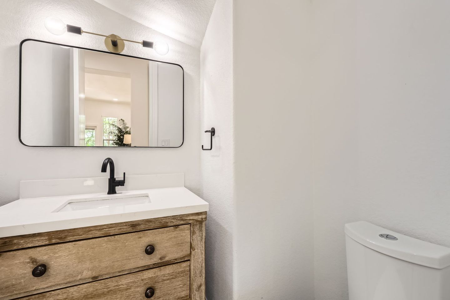 1900-lakecliff-hills-ln---web-quality---021---23-bathroom.jpg