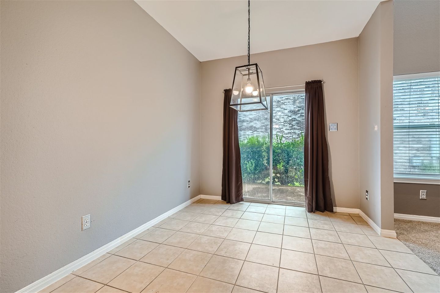 1900-little-elm-trail-67---web-quality---003---04-dining-room.jpg
