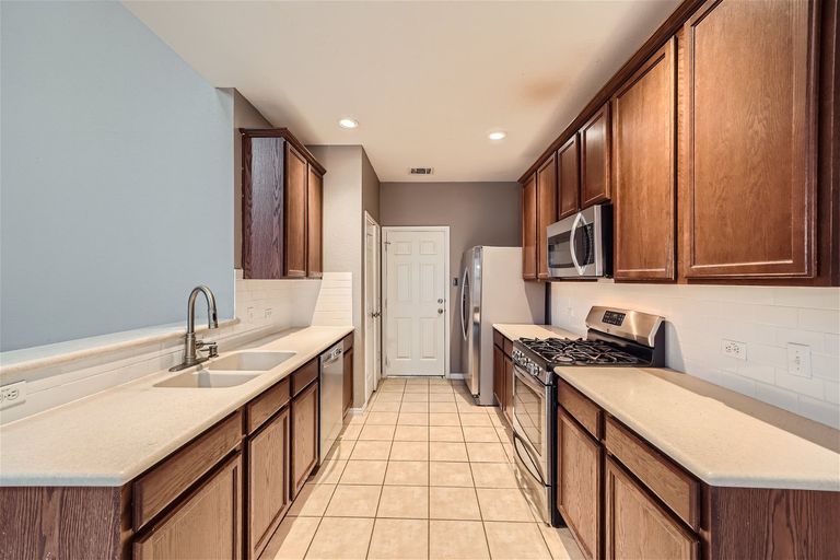 1900-little-elm-trail-67---web-quality---004---05-kitchen.jpg
