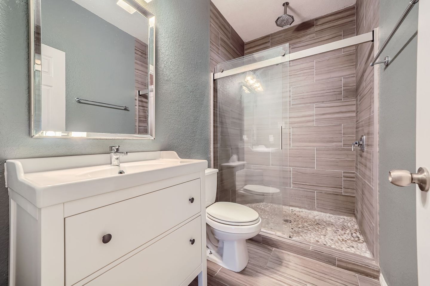 1900-little-elm-trail-67---web-quality---006---10-primary-bathroom.jpg